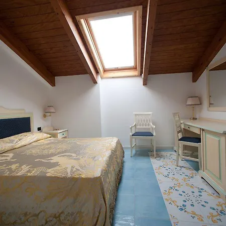 Palazzo Della Monica - Amami Collection * Vietri